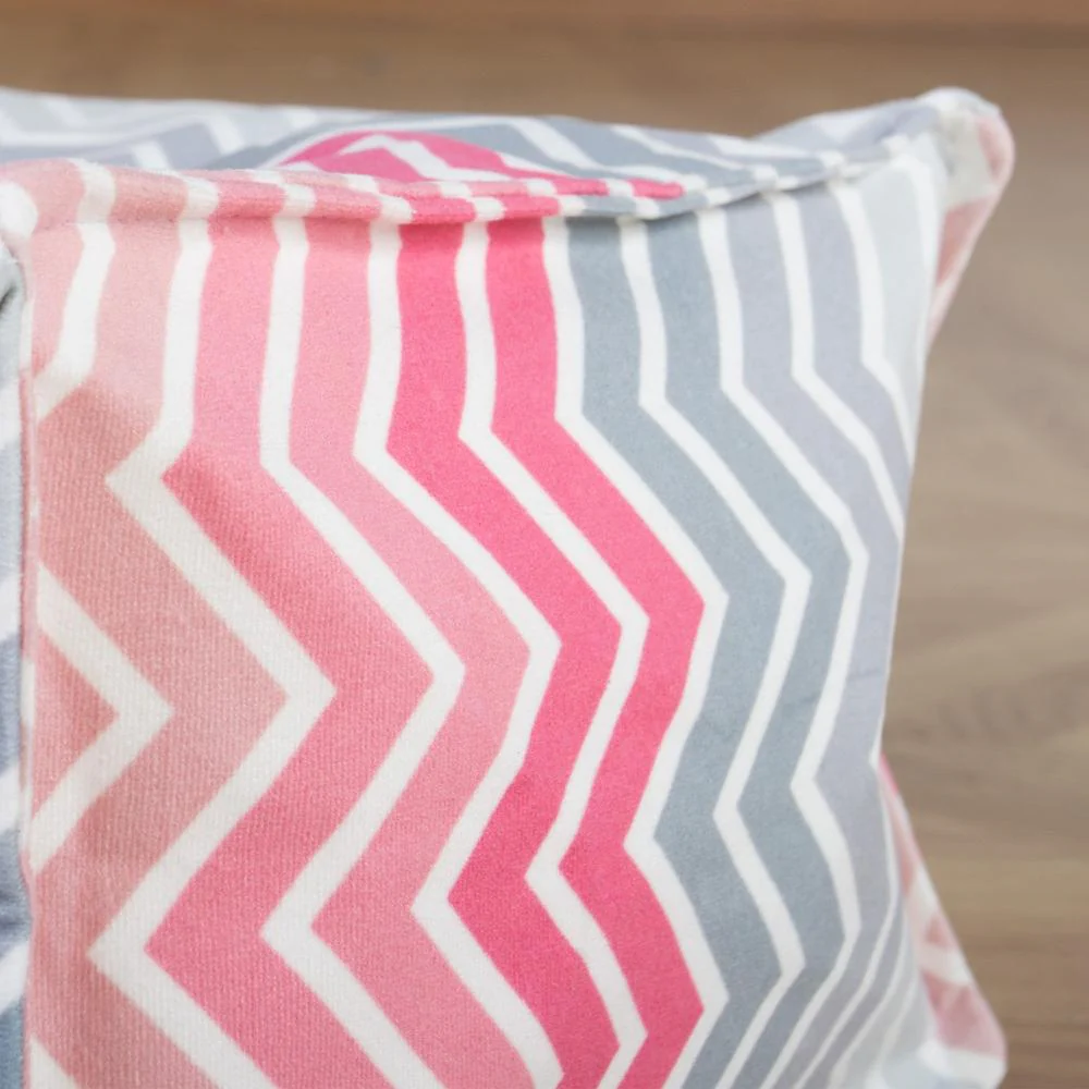 Liten Fotpall - Geometriskt tryck Chevron Rosa - Image 3